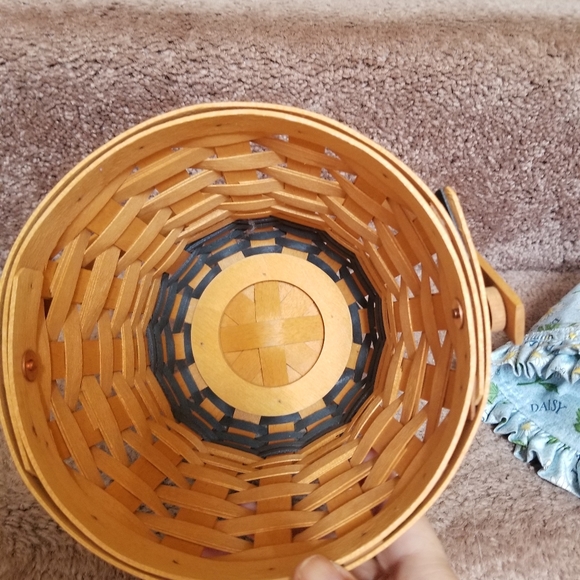 Longaberger basket - Picture 3 of 4
